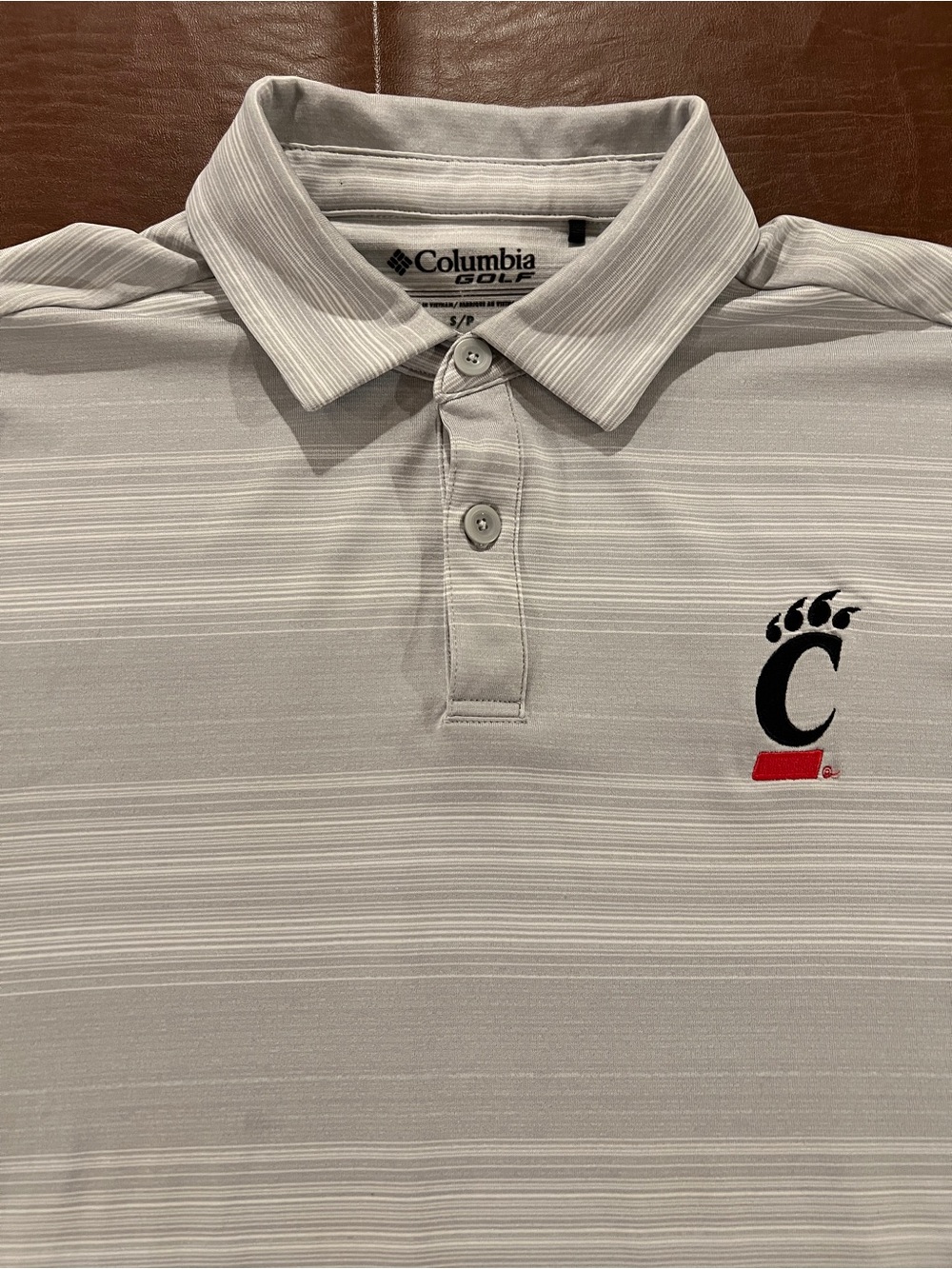 Columbia Golf University of Cincinnati Bearcats Men’s Polo Shirt - Size Small - Picture 3 of 13